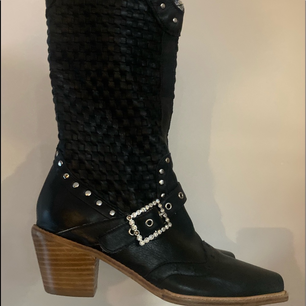 AWOL Leather Slip On Pointed Toe Boots (7.5)